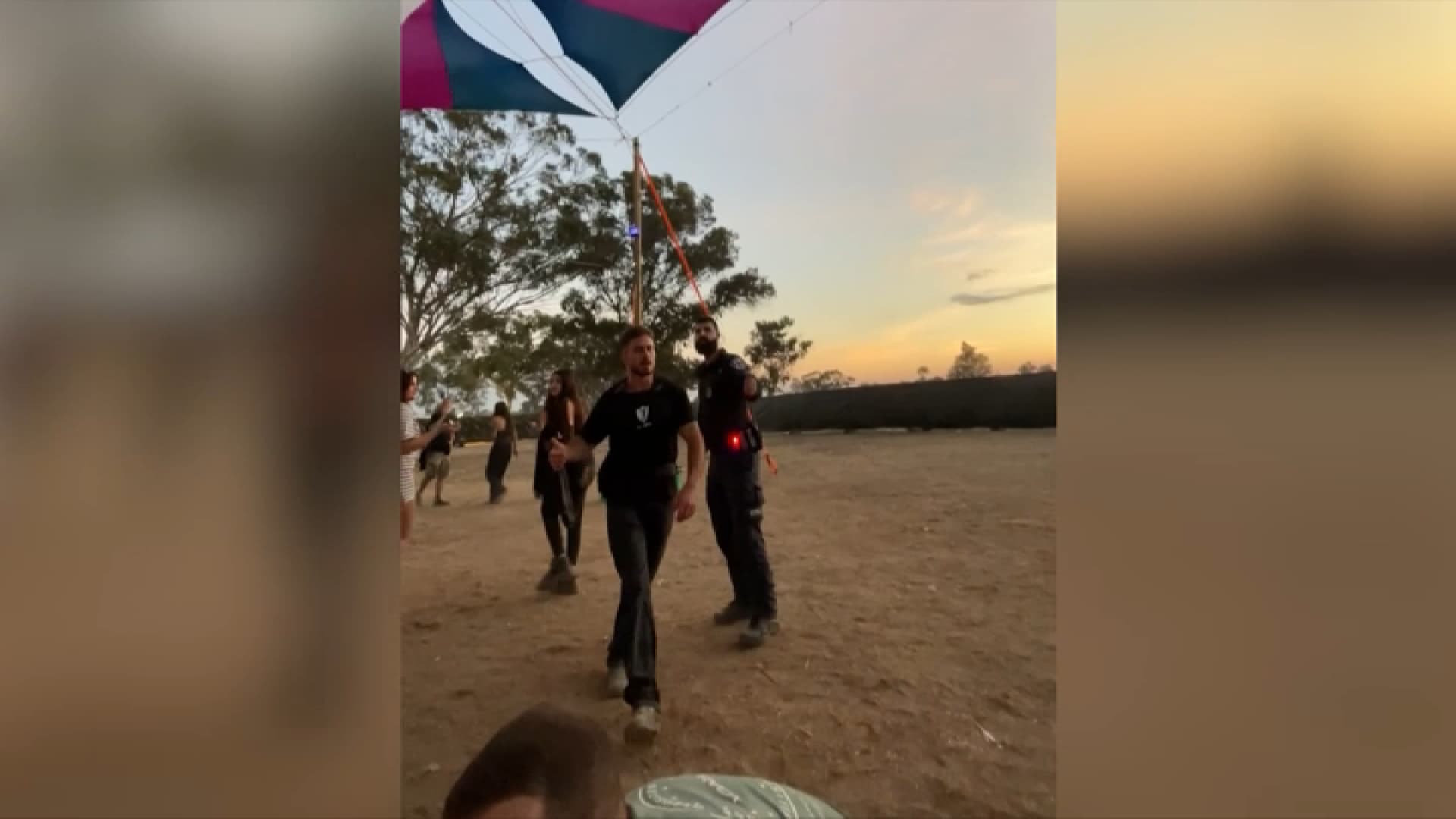 La foule tente d'évacuer le festival Nova, 7 octobre 2023 
