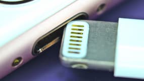L'Union européenne pousse les fabricants d'appareils à unifier leurs recharges avec le port USB-C pour des raisons d'interopérabilité et d'objectifs environnementaux.