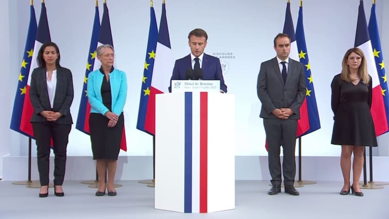 Emmanuel Macron rend hommage à l'adjudant-chef Guy Barcarel et au major Arnaud Blanc