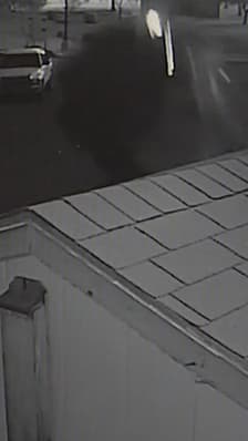 Phoenix: une voiture perd le contrôle et s'envole avant d'atterrir devant une maison