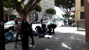 Les images d'un SDF abattu en pleine rue par la police à Los Angeles