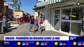 Rhône: Jonage, ville pionnière du masque dans la rue