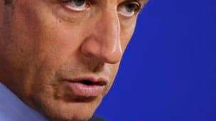 Nicolas Sarkozy a déclaré vendredi qu'il annoncerait "le moment venu" des initiatives pour répondre aux inquiétudes des Français et qu'il entendait auparavant "prendre le temps" d'y réfléchir. /Photo prise le 29 octobre 2010/REUTERS/François Lenoir