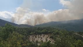 Un incendie est en cours à Rougon, dans les Alpes-de-Haute-Provence.