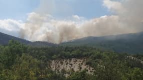 Un incendie est en cours à Rougon, dans les Alpes-de-Haute-Provence.