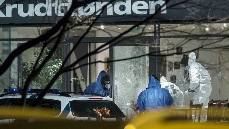 Des policiers s'affairent sur les lieux de la fusillade, à Copenhague.