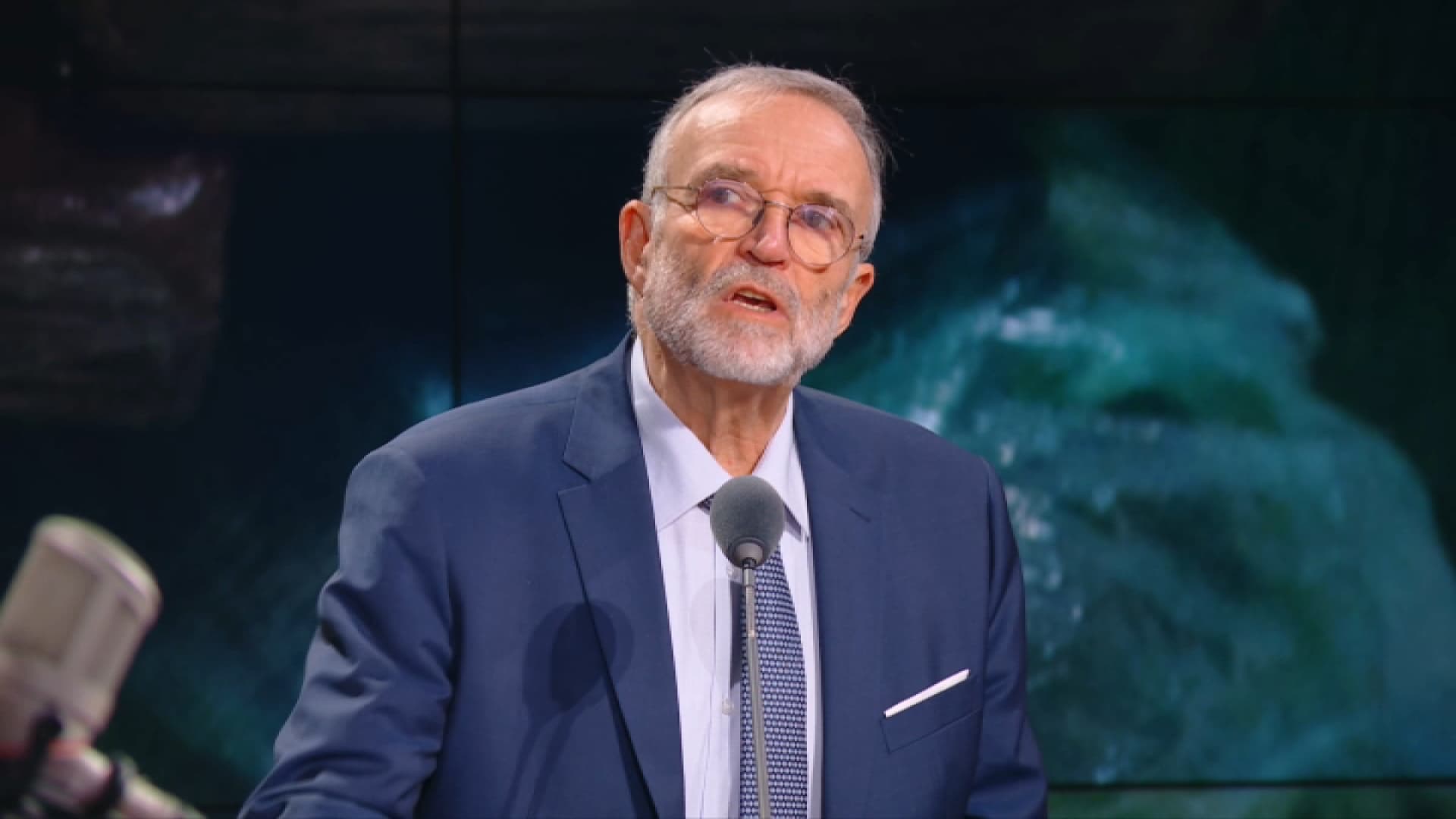 "La démocratie est en péril": seul homme politique présent, le sénateur LR Étienne Blanc réagit après... Kép