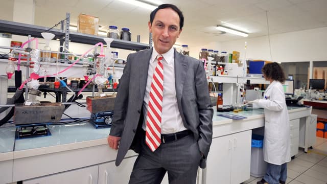 Gilles Martin, PDG d'Eurofins, prévient Lactalis que mettre en cause ses laboratoires "risque de se retourner contre eux de manière assez brutale".