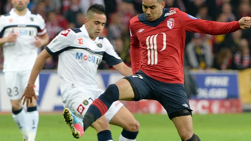 Dimitri Payet à la lutte avec Ryad Boudebouz