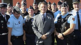 Emmanuel Macron à Tonneins dans le Lot-et-Garonne avec des gendarmes le 2 octobre 2023
