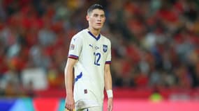 Andrija Maksimovic lors du match de Ligue des Nations entre la Serbie et l'Espagne le 15 octobre 2024 à Cordoue