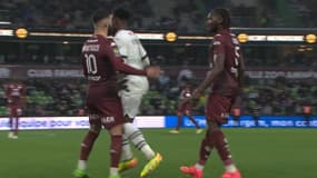 La faute de Georges Mikautadze lors du match Metz-Rennes, le 4 mai 2024