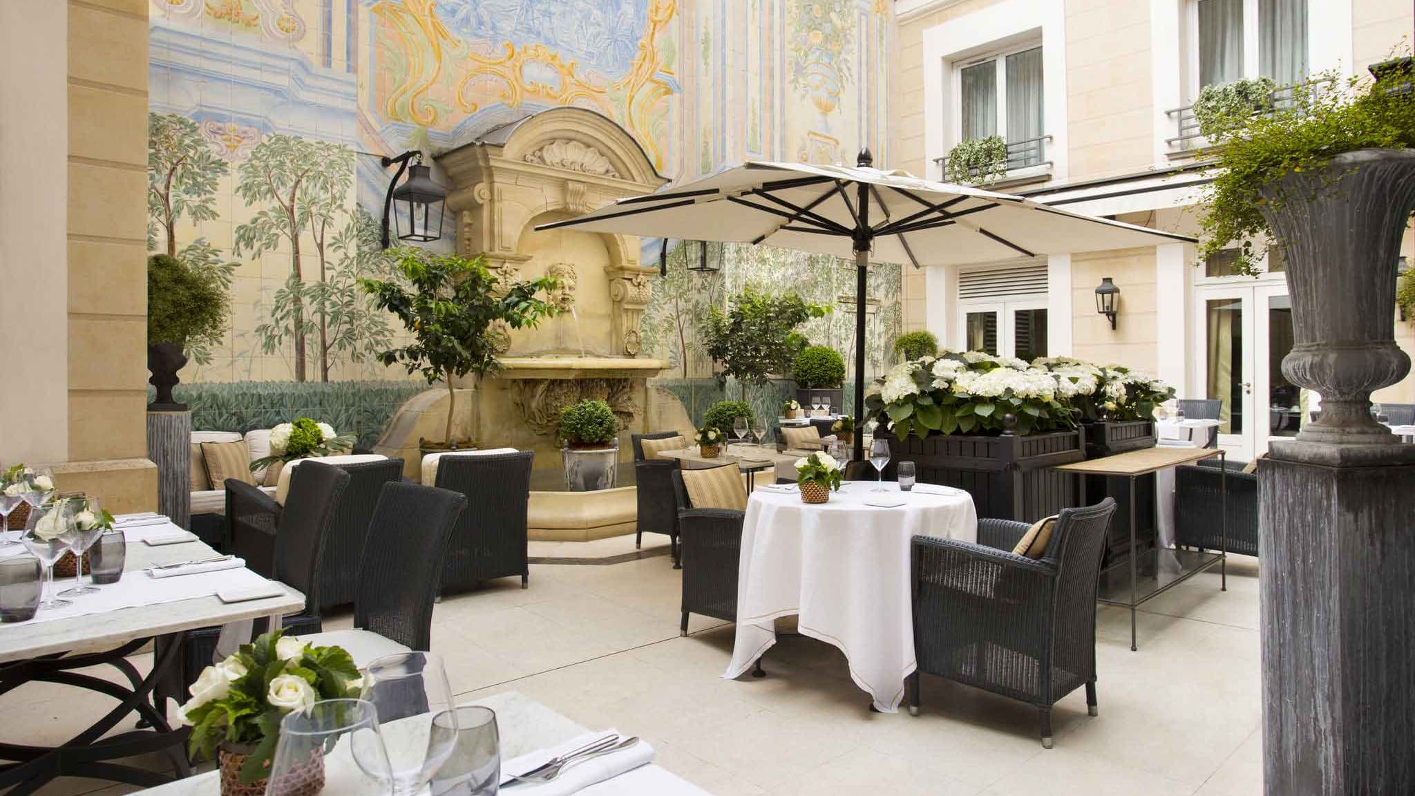 La terrasse de l'hôtel Castille Paris.
