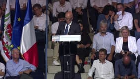 Immigration: "Nous ne voulons plus aucun droit pour les clandestins", déclare Éric Ciotti  