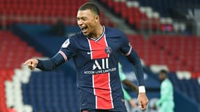Kylian Mbappé et le PSG en voyage à Nîmes