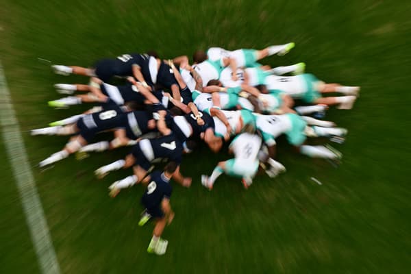 Une mêlée entre Écossais et Sud-Africains lors de leur match de Coupe du monde de rugby