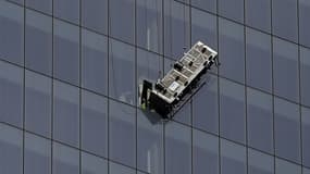 Deux laveurs de carreaux sont restés suspendus une heure trente dans le vide au 69e étage du One World Trade Center, à New York, après qu'un câble de leur nacelle a cédé.