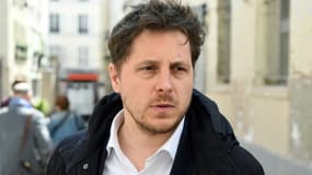 Julien Bayou, secrétaire national d'EELV, quitte le siège de LFI à Paris le 30 avril 2022