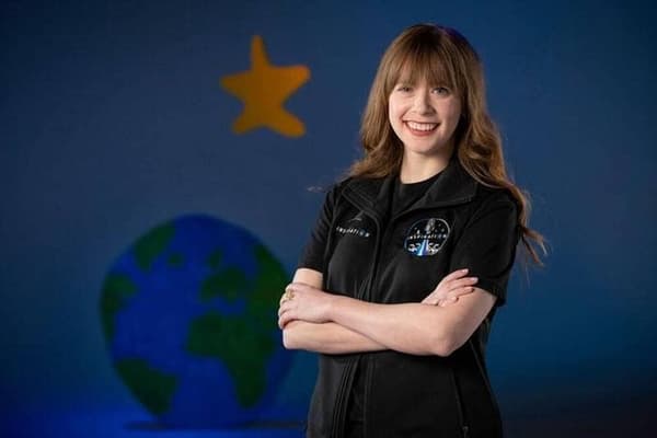 Hayley Arceneaux, 29 ans, la plus jeune astronaute de la mission. Hayley Arceneaux, 29 ans, la plus jeune astronaute de la mission.