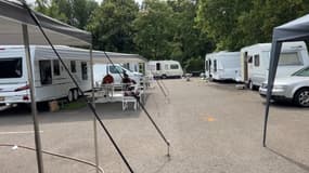 Des caravanes de la communauté des gens du voyage installées illégalement à Saint-Louis (Haut-Rhin) à la mi-août 2023.
