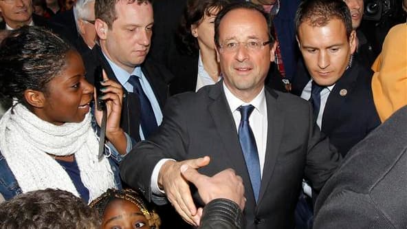 François Hollande, en visite dans l'Oise, a déclaré vendredi soir avoir "plutôt confiance dans la mobilisation des quartiers", notamment favorisée par "les femmes et les mères", pour l'élection présidentielle dont le premier tour est dans deux semaines. /
