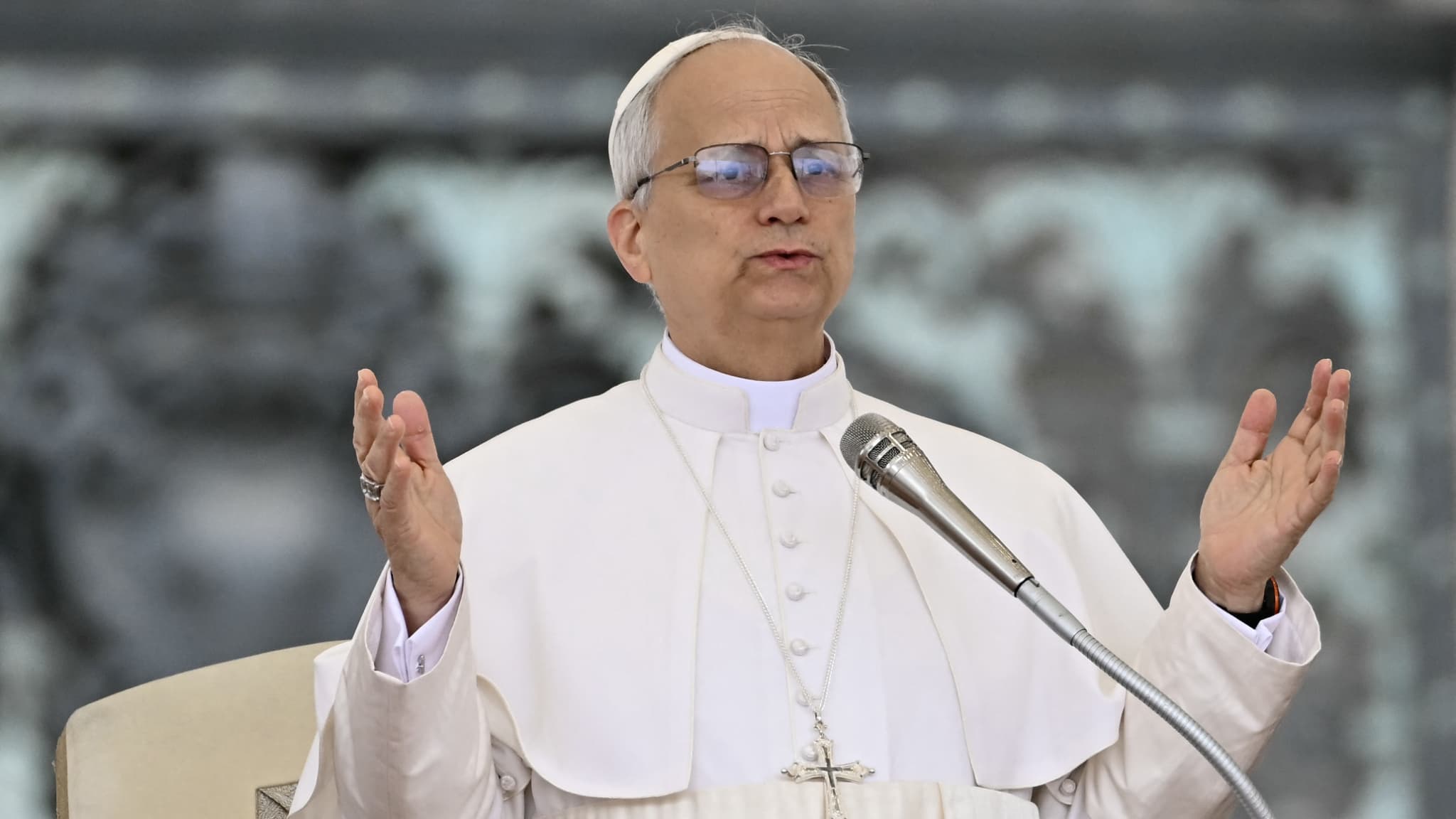 Le pape léon xiv appelle à laisser entrer 