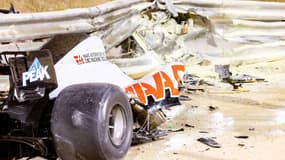 La voiture de Romain Grosjean après le crash