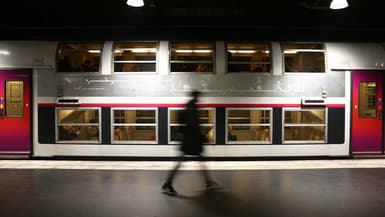 Un train du RER C, à la station Musée d'Orsay.