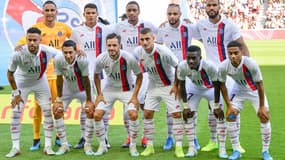 Le PSG dans son maillot vintage blanc