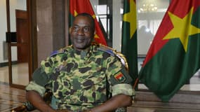 Le général Gilbert Diendéré au palais présidentiel de Ougadougou, après le coup de la garde présidentielle, le 17 septembre 2015.