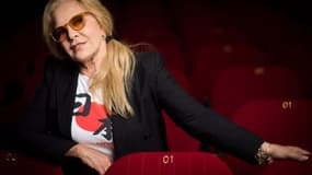 Sylvie Vartan pause parmi les fauteuils de l'Olympia, le 6 septembre 2017