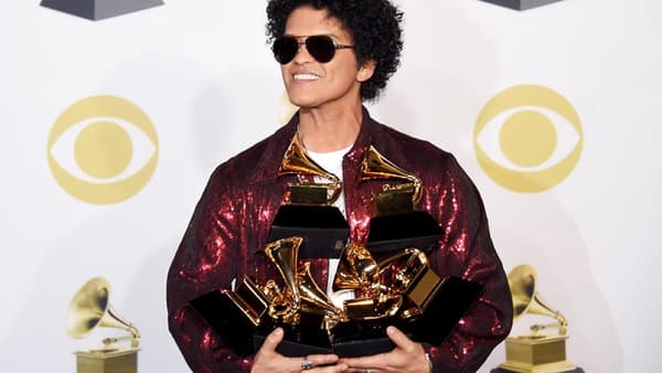Bruno Mars avec ses 6 Grammy, le 28 janvier 2018 à New York. - Michael Ioccisano