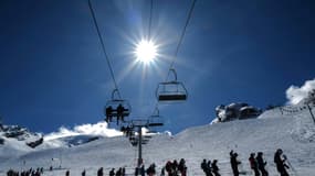 Sur le domaine skiable du Col de la Balme à La Clusaz, en Haute-Savoie, le 23 mai 2021 pour une réouverture de deux jours de certaines remontées mécaniques