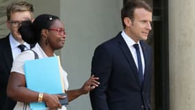 Sibeth Ndiaye et Emmanuel Macron dans la cour de l'Elysée, le 17 octobre 2017