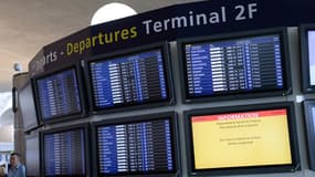 Le tableau des arrivées et des départs à l'éaroport de Roissy-Charles-de-Gaulle, le 2 août 2014