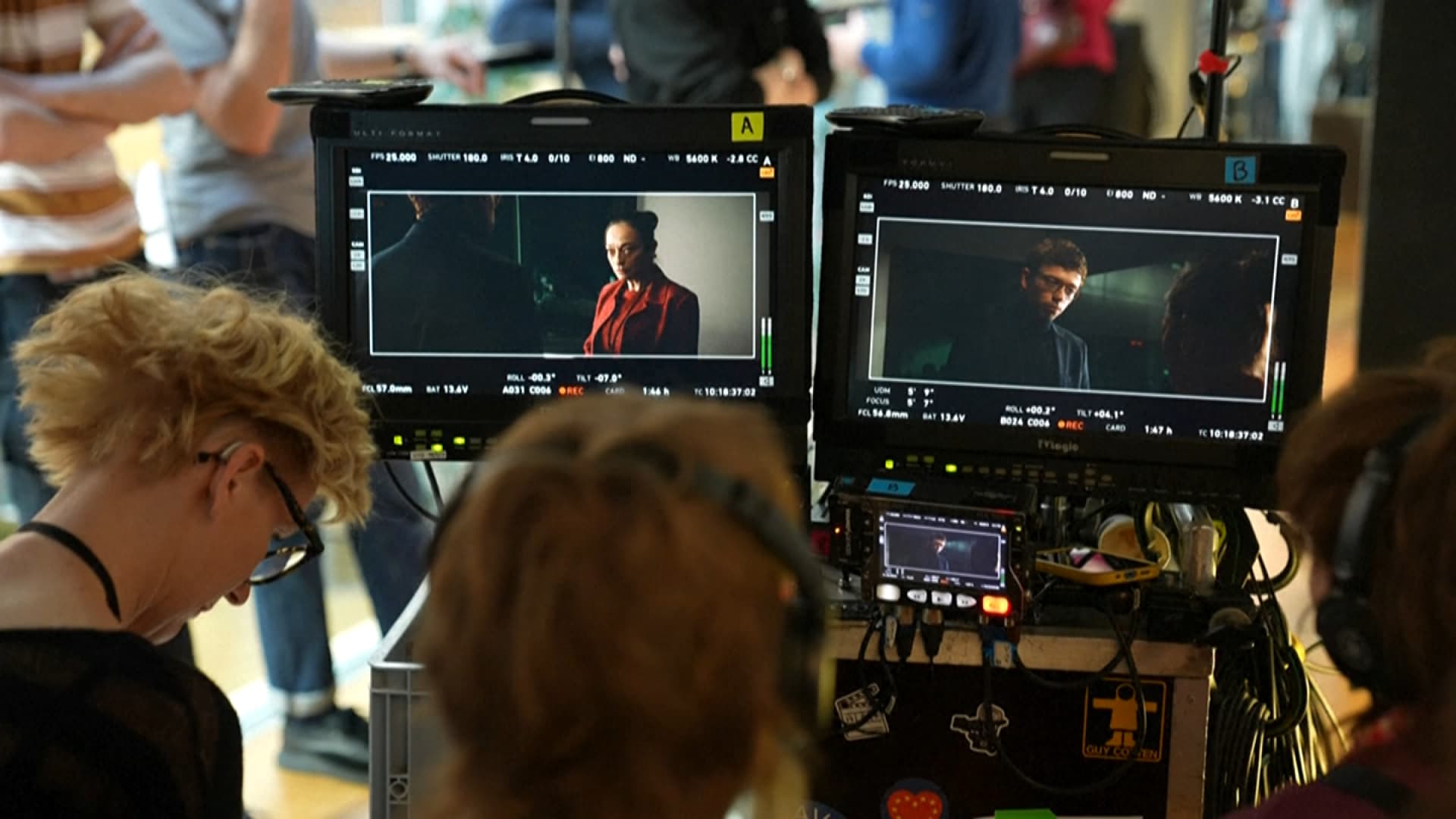 Dans les coulisses du tournage de la saison 4 de la série "Parlement". Dans les coulisses du tournage de la saison 4 de la série "Parlement".