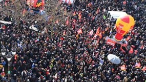 Le cortège parisien mobilisé contre la réforme des retraites le mardi 31 janvier, place d'Italie, à Paris.