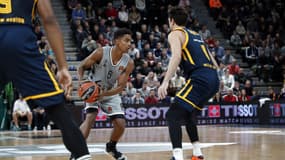 Théo Maledon et Jonas Jerebko lors du match ASVEL-Khimki, le 26 décembre 2019