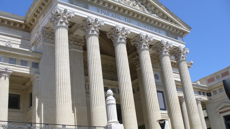 Le Palais de Justice de Nîmes.