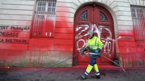 L'heure est au nettoyage ce diamanche à Nantes, au landemain d'une manifestation contre l'aéroport de Notre-Dame-des-Landes.