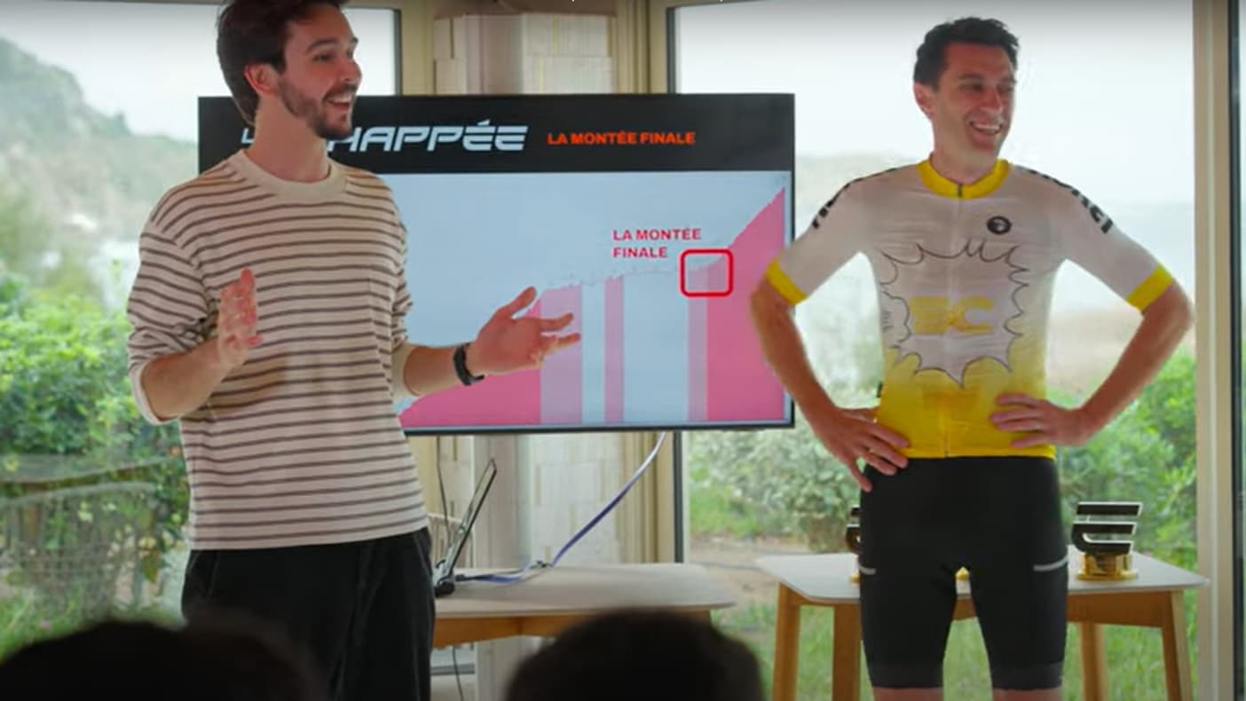 Pierre Rolland et Domingo lors du briefing de la course "L'Échappée", en octobre 2023 Pierre Rolland et Domingo lors du briefing de la course "L'Échappée", en octobre 2023