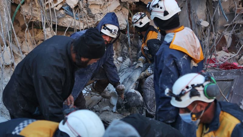 Séismes en Turquie et Syrie: plus de 9500 morts, les opérations de sauvetage se poursuivent