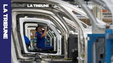 Un employé travaille sur la chaîne de montage de l’usine du constructeur automobile Renault à Dieppe en Normandie (photo d'illustration).