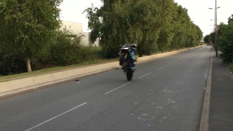Photo d'illustration - un conducteur fait une roue arrière