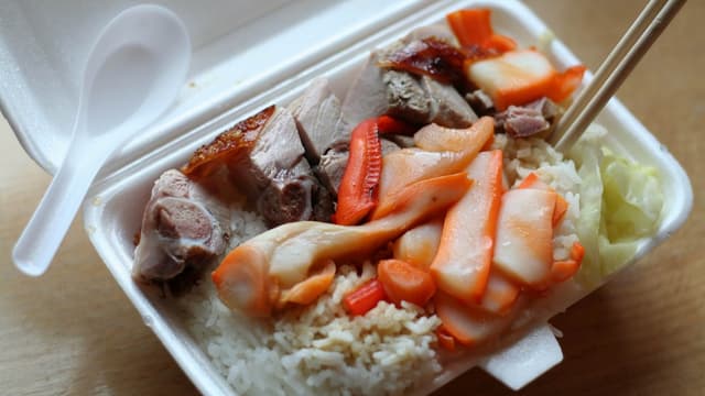 Il est désormais possible d'emporter les restes de son repas dans tous les établissements servant plus de 150 couverts par jour.