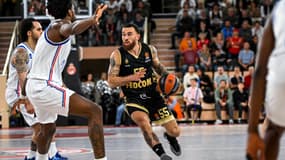 Mike James lors du match de Monaco contre l'Efes Istanbul en Euroligue, le 26 décembre 2024.