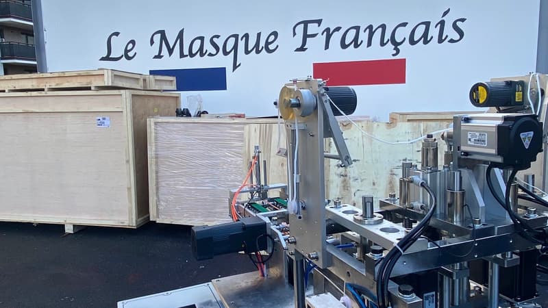 L'usine du Masque français est installée à Vélizy-Villacoublay, près de Versailles.