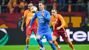 Arkadiusz Milik et Taylan Antalyalki, à Istanbul (Turquie) le 25 novembre 2021
