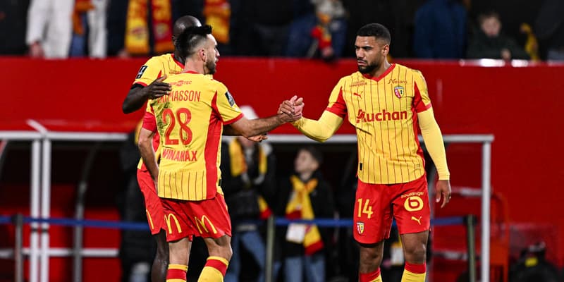 Matthieu UDOL avec ses coéquipiers lors du match Lens-Le Havre, le 30/01/2026