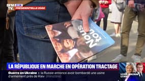 Présidentielle 2022: opération tractage à Paris pour les soutiens d'Emmanuel Macron 